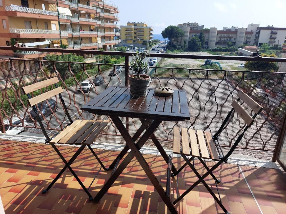 Casa Laura Apartment Ventimiglia Ngoại thất bức ảnh