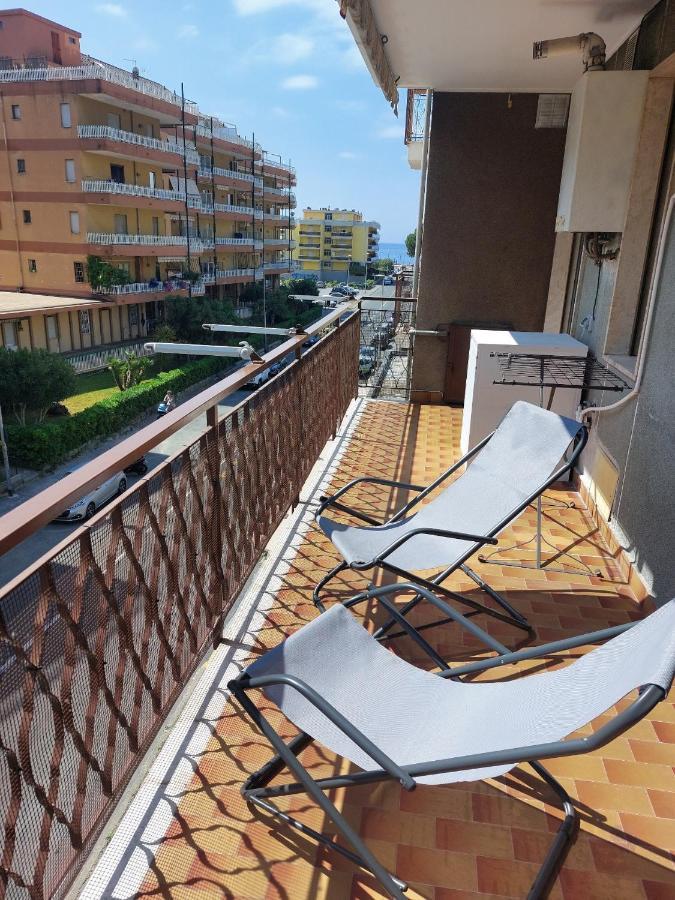 Casa Laura Apartment Ventimiglia Ngoại thất bức ảnh
