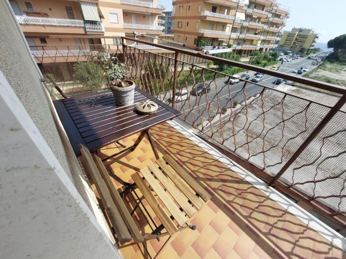 Casa Laura Apartment Ventimiglia Ngoại thất bức ảnh
