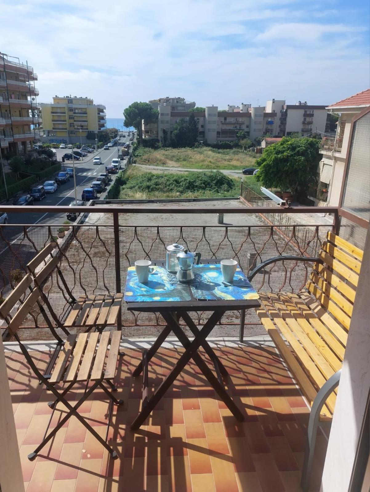 Casa Laura Apartment Ventimiglia Ngoại thất bức ảnh